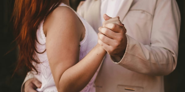 男女のカップル