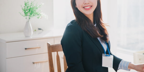 女性スタッフ
